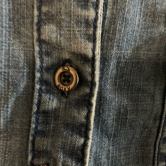 Embroidered Roxy Denim Beachy shirt - Picture 3 of 6